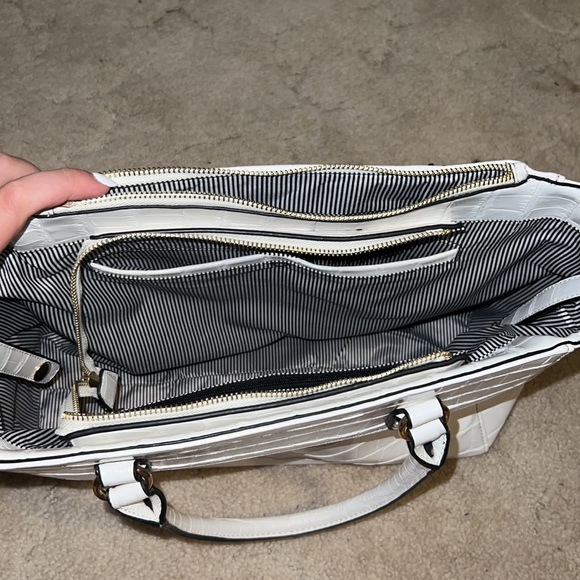 White purse - Picture 4 of 4